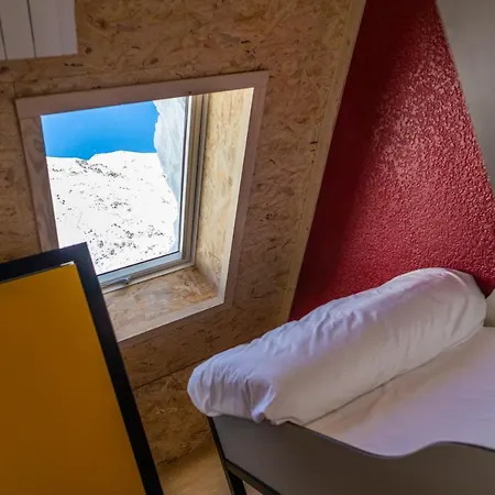 Skylodge De Piau-engaly ホステル アラヌエ