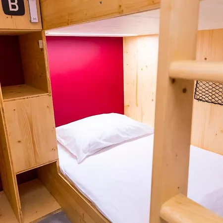Skylodge De Piau-engaly ホステル